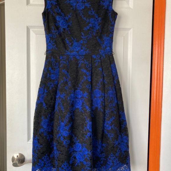 Blue and Black Lace Midi Dress Womens Size 4 SizeS - Picture 4 of 6